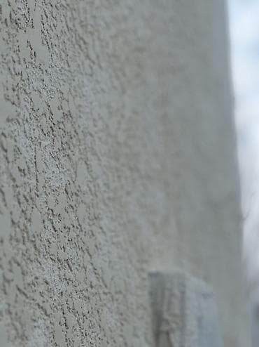 бетонная резка: Услуга: декоративная штукатурка фасадов “шагрень/короед” с машинным — 1