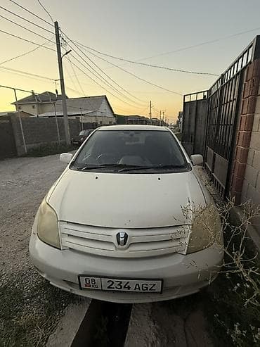 Toyota Ist: 2003 г., 1.3 л, Автомат, Бензин, Хетчбек