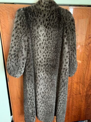 срочно продаю в связи с переездом: Шуба американского производства в отличном состоянии. Искусственный — 2