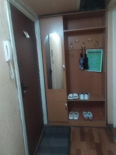 Гарнитур для прихожей, Зеркало, ДСП, цвет - Коричневый at lalafo.kg Гарнитур для прихожей, Зеркало, ДСП, цвет - Коричневый