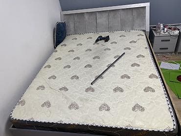 Двуспальная кровать, Б/у, С матрасом, длина - 200 см