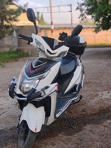 электрический мопеды: Электроскутер (белый) с багажным кофром и цифровой приборной панелью — 1