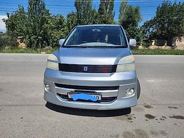 atego 818: Toyota Voxy: 2003 г., 2 л, Автомат, Бензин, Минивэн — 1