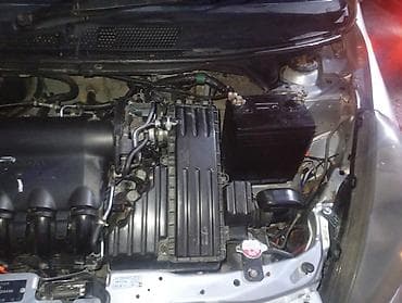 small car: Honda Fit: 2002 г., 1.3 л, Вариатор, Бензин, Хэтчбэк — 9