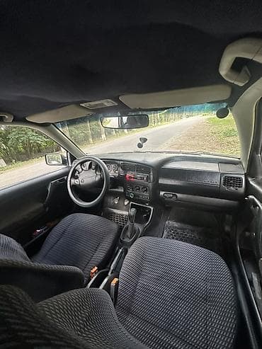 Транспорт: Volkswagen Vento: 1996 г., 1.8 л, Механика, Бензин, Седан — 8