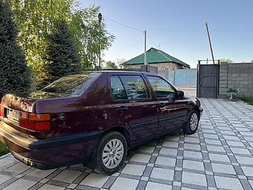 odyssey 2002: Volkswagen Vento: 1993 г., Седан — 3