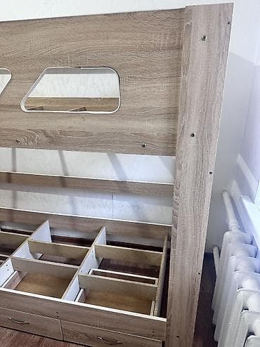 кровать детская двухъярусная: Срочно. Двухъярусная детская кровать. Размеры высота 1.60, длина — 10