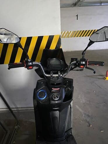 двухместный мопед: Тип скутера 125 куб. см, Бензин — 1