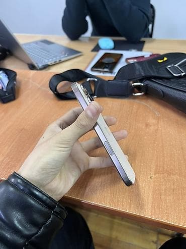 phone 6s: IPhone 16 Pro, Б/у, 256 ГБ, Matte Gold, 98 % — 3