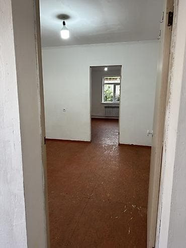 комната сатылат: С Кожомкулдан 2 комната прихожкасы мн,суу ичинде — 2