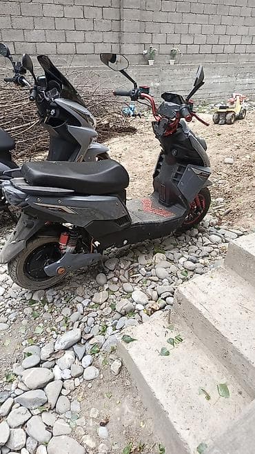 бэушный скутер: Электроскутер/мопед городского типа, серый цвет, спортивный дизайн — 2