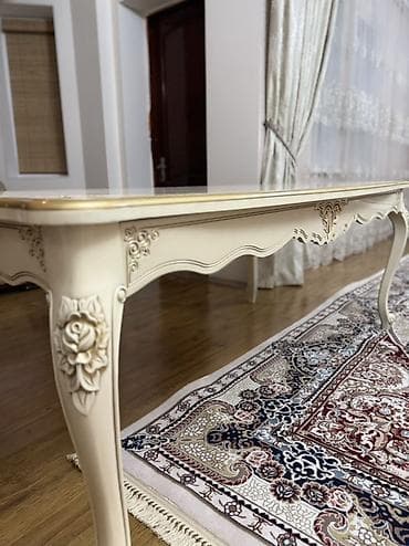 стол кузонный: Продается красивый обеденный стол в классическом стиле. 📏 Размер: 2 м — 2