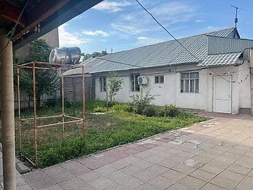 Дома: Продаётся участок вместе с домом. Адрес: ул. Юнусалиева / ул — 5