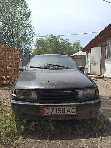 Opel Vectra: 1990 г., 1.6 л, Механика, Бензин, Седан