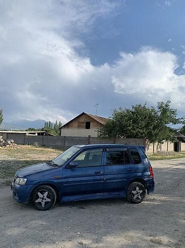 Унаа: Mazda Demio: 2002 г., 1.3 л, Кол менен иштөөчү, Бензин, Хетчбек — 4