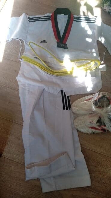 спортивное оборудование: Комплект для тхэквондо Adidas, включающий белое добок и желтый пояс — 2