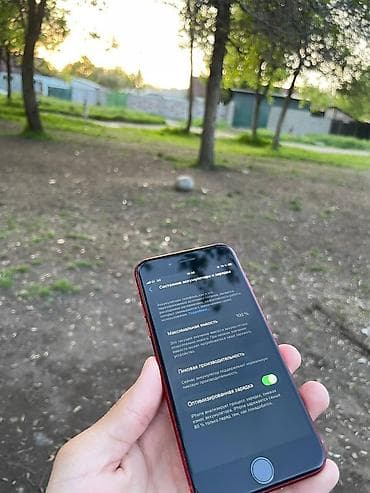 tecno camon: IPhone 8, Б/у, 256 ГБ, Красный, 100 % — 5