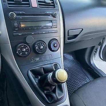 Унаа: Toyota Auris: 2008 г., 1.4 л, Кол менен иштөөчү, Бензин, Хетчбек — 10