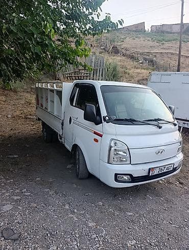 алфард сатуу: Жеңил жүк ташуучу унаа, Hyundai, Стандарт, 3 т, Колдонулган — 2