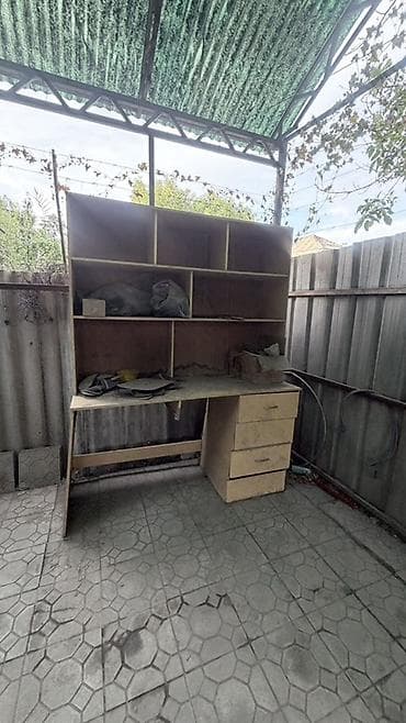 парта полка: Продаю компьютерный стол самовывоз — 1