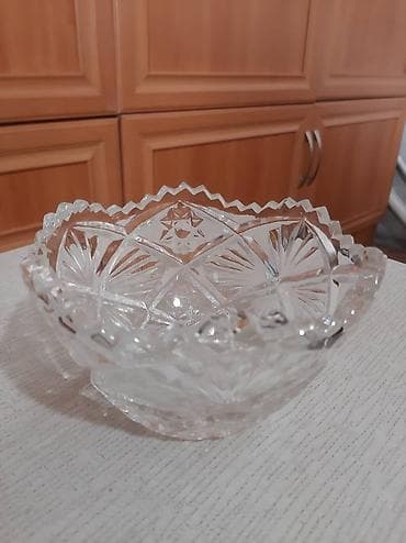 Продам вазочки хрустальные 2 штуки, небольшие, в отличном состоянии