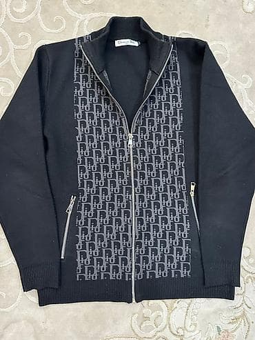 Christian Dior кардиган. Подходит для повседневной носки и