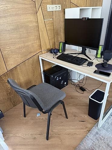 Компьютерный стол, С полками