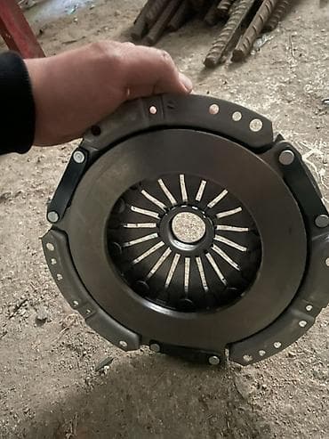 1976 г. Москвичтин баардык запчастьтары сатылат. Г Ош