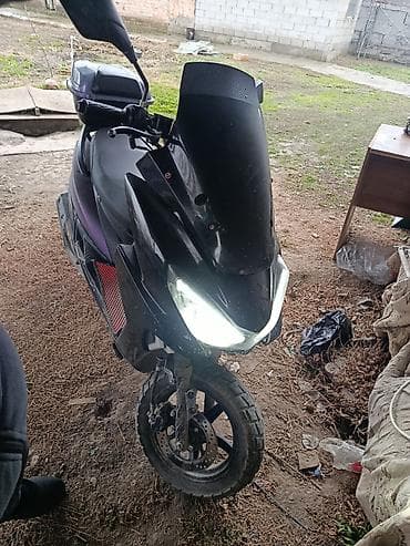 Макси-скутер 125 куб. см, Бензин, Б/у