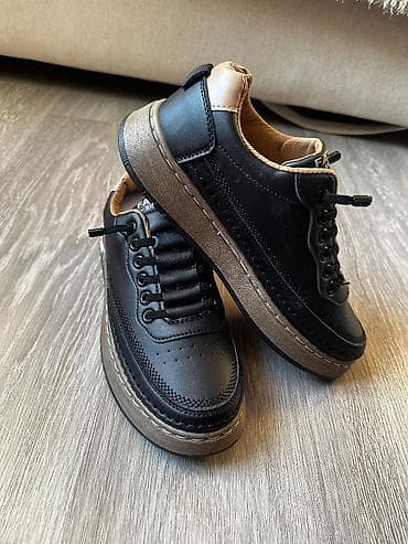 кеды 40: Кожаные кроссовки/кеды в классическом черном цвете с контрастной — 1