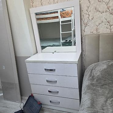 стол визажный: Туалетный столик, Б/у, С зеркалом, цвет - Белый, ЛДСП — 1