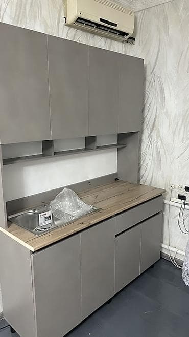small table: Высота 2.10 Ширина 1.50 Глубина 0.60 Кухонный гарнитур в современном — 9