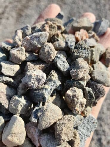 Щебень щебинь щебенка Крупный мелкий подойдёт для засыпки Бесплатная at lalafo.kg Щебень щебинь щебенка Крупный мелкий подойдёт для засыпки Бесплатная