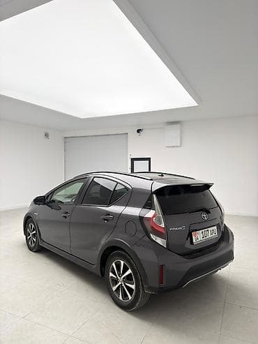 prius: Toyota Prius C: 2019 г., 1.6 л, Автомат, Гибрид, Хэтчбэк — 7