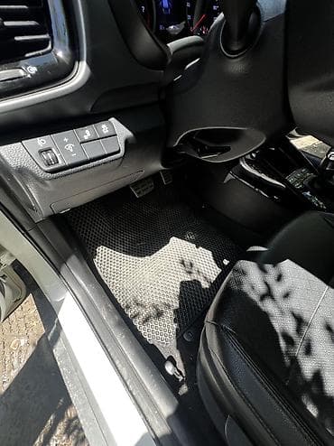Продажа авто: Kia Stonic: 2019 г., 1.4 л, Автомат, Бензин, Хэтчбэк — 10