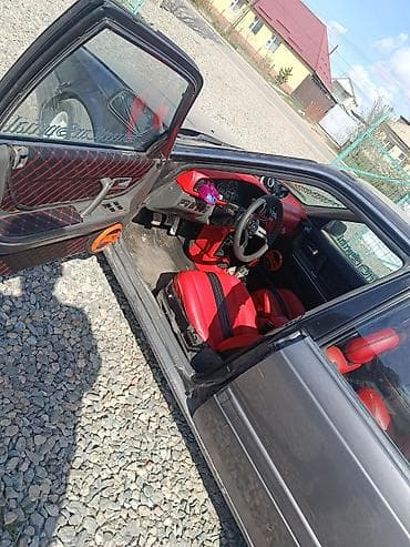 раф читири: Тюнингованный седан (4 двери) с ярким спортивным стилем. Основные — 1