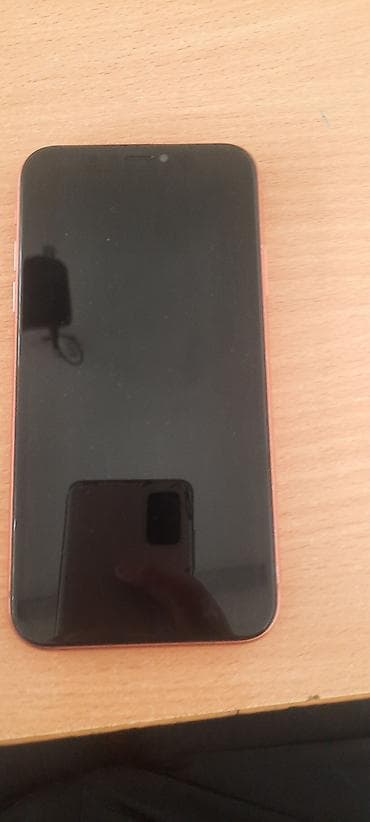 nokia 2630: Смартфон с экраном ~6" на полностью сенсорной передней панели. Корпус — 1