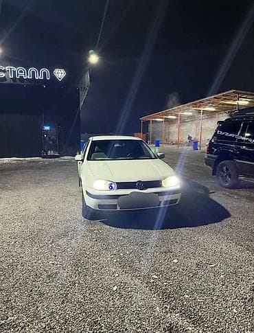 обмен на квартира: Volkswagen Golf: 1999 г., 1.6 л, Механика, Бензин, Хэтчбэк — 3