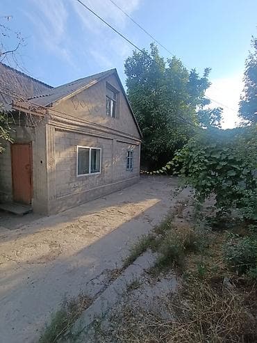 Продаётся частный дом с большим зелёным участком на первой линии. -