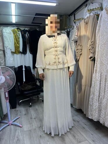 национальные украшения бишкек: Вечернее платье, Длинная модель, С рукавами, Камни, L — 1