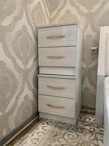 спальный гарнитур без кровати: Спальный гарнитур, Б/у, Двуспальная кровать, Шкаф, Комод, Кыргызстан, ДСП, Самовывоз, цвет - Белый — 3