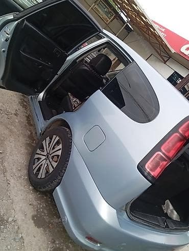 авто ижара: Honda Stream: 2004 г., 1.7 л, Автомат, Бензин, Вэн/Минивэн — 2