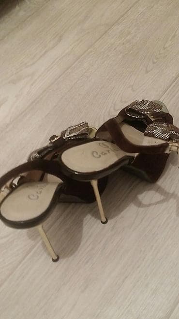 Жеке буюмдар: 1. Богато и стильно. Красно-малиновый цвет насыщенный .на ноге — 10