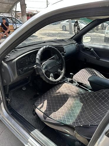 Унаа сатуу: Volkswagen Passat: 1991 г., 1.8 л, Кол менен иштөөчү, Бензин — 7