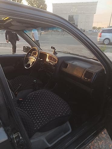 рейка гольф: Volkswagen Golf: 1994 г., Хэтчбэк — 8