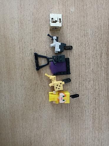 Набор мини-фигурок и брелоков в стиле Minecraft. В комплекте: -