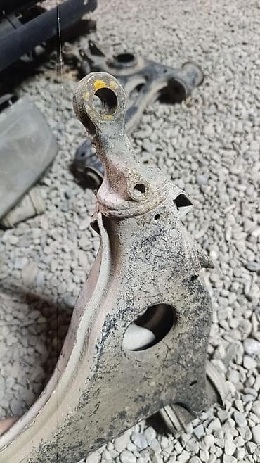 бампер subaru legacy: Передний левый рычаг Mercedes-Benz — 1