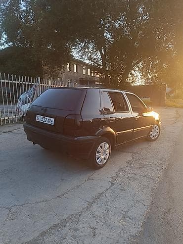 рейка гольф: Volkswagen Golf: 1994 г., Хэтчбэк — 4