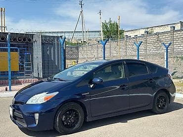 Унаа сатуу: Toyota Prius: 2015 г., 1.8 л, Вариатор, Гибрид, Лифтбек — 2