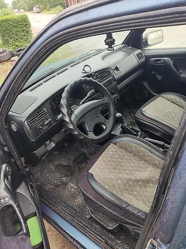 семейный авто: Volkswagen Golf: 1994 г., 1.8 л, Механика, Бензин, Хэтчбэк — 5